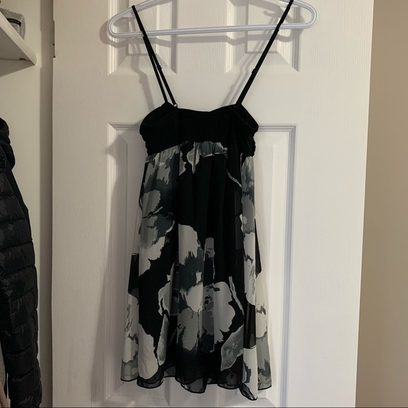 3 for $15 Suzy Shier Black & Grey Floral Dress - Picture 5 of 7